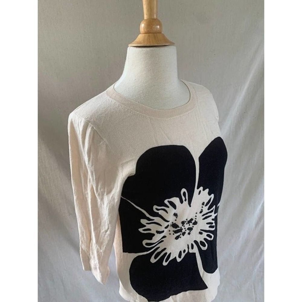 J.Crew 3/4 Sleeve Crewneck Sweater w/ Black/Cream Beaded Flower SZ Medium - Picture 2 of 5